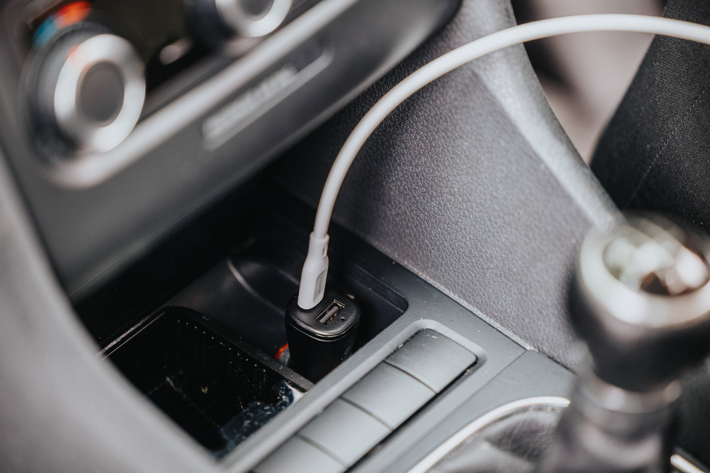 Mophie Essentials chargeur auto 12W Dual USBC & USBA